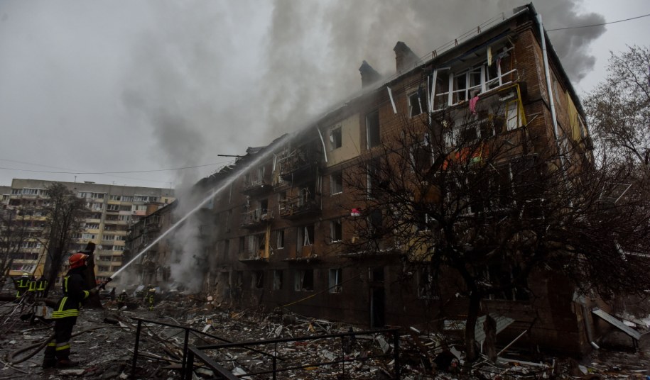 Zniszczenia w Wyszogrodzie w obwodzie kijowskim /OLEG PETRASYUK /PAP/EPA