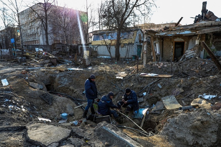 Zniszczenia w Żytomierzu /MIGUEL A. LOPES /PAP/EPA
