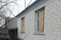 Zniszczenia we wsi Bazar po rosyjskim ostrzale