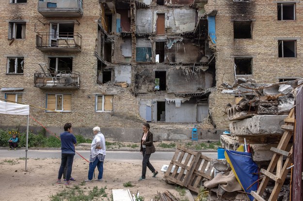 Zniszczenia we wsi Horenka pod Kijowem /ROMAN PILIPEY /PAP/EPA