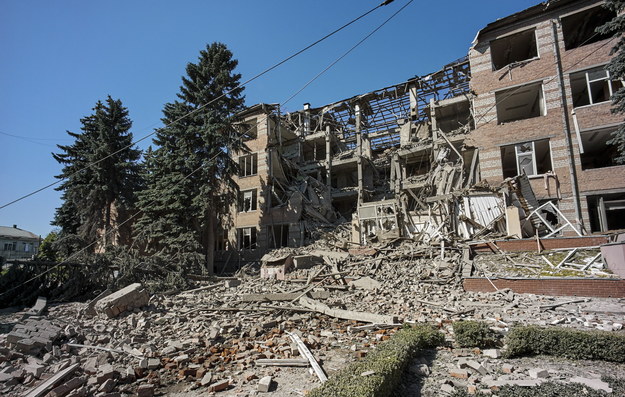 Zniszczenia wojenne w Charkowie /SERGEY KOZLOV /PAP/EPA