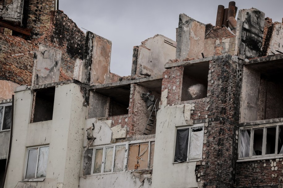 Zniszczenia wojenne w Irpieniu /OLEG PETRASYUK /PAP/EPA