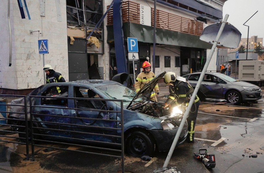 Zniszczenia wojenne w Kijowie /SERGEY DOLZHENKO /PAP/EPA