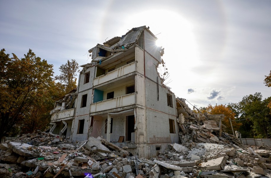 Zniszczenia wojenne w Ukrainie /SERGEY KOZLOV /PAP/EPA