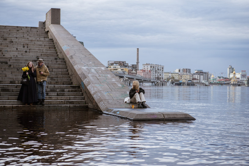 Zniszczenie zapory doprowadziło do wielkiej powodzi wzdłuż Dniepru /ANDRE ALVES /AFP