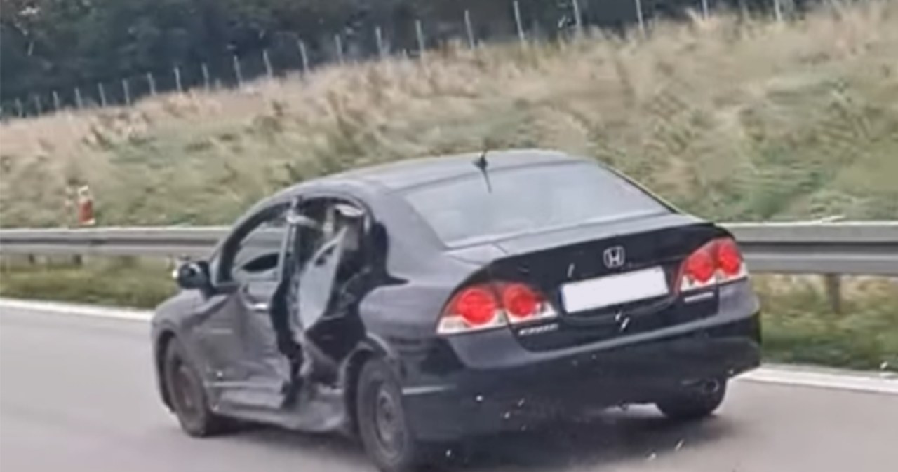 Zniszczona Honda jechała autostradą A4/Facebook Wrocław Podaj Dalej - Ciekawostki, Absurdy, Interwencje, Wypadki /