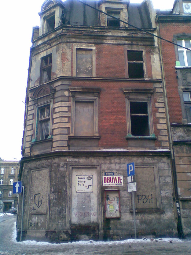 Zniszczona kamienica w centrum Bytomia &nbsp;