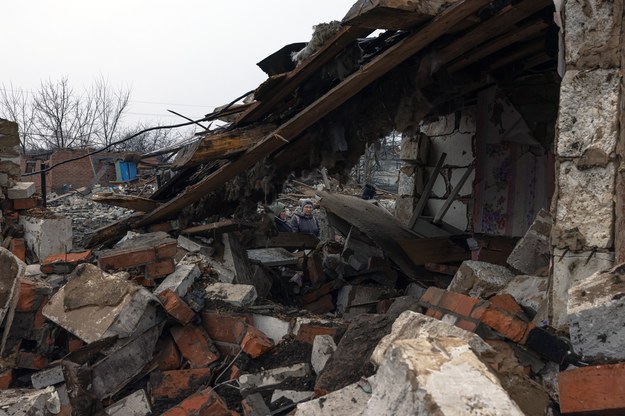 Zniszczona przez Rosjan wieś pod Trościańcem /ROMAN PILIPEY /PAP/EPA