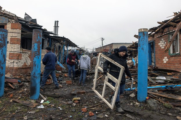 A village destroyed by the Russians near Trościaniec / ROMAN PILIPEY / PAP / EPA