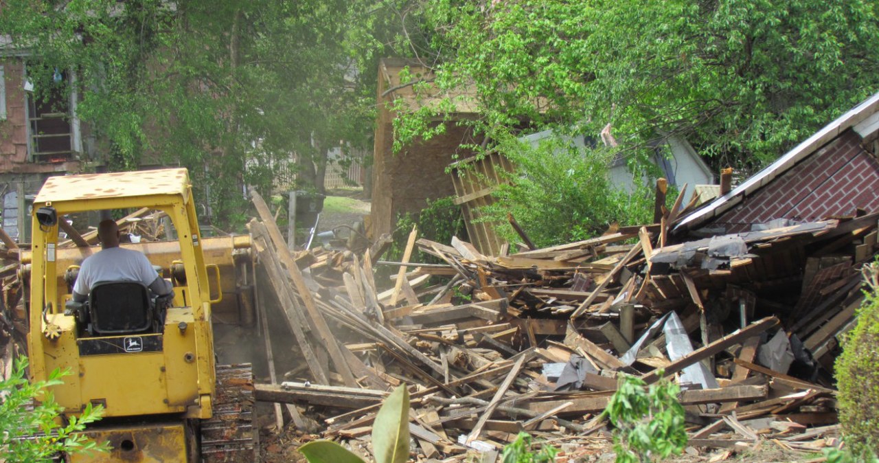Zniszczona przez tornada miejscowość w obiektywie korespondenta RMF FM