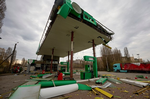 Zniszczona stacja benzynowa po ataku na Charków /SERGEY KOZLOV /PAP/EPA
