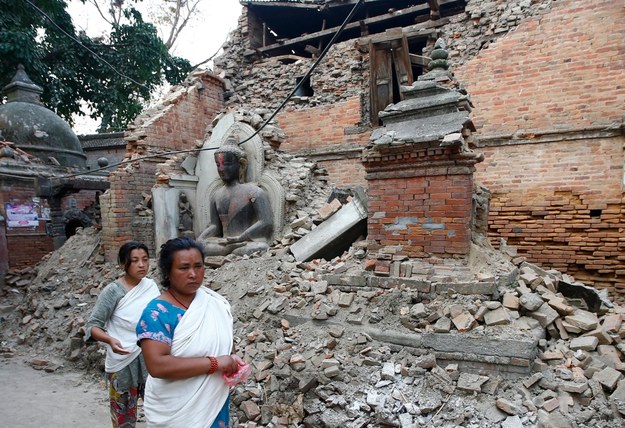 Zniszczona świątynia w Bhaktapur /Narendra Shrestha /PAP/EPA