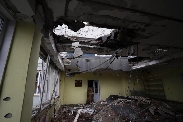 Zniszczona szkoła pod Charkowem /ATEF SAFADI  /PAP/EPA