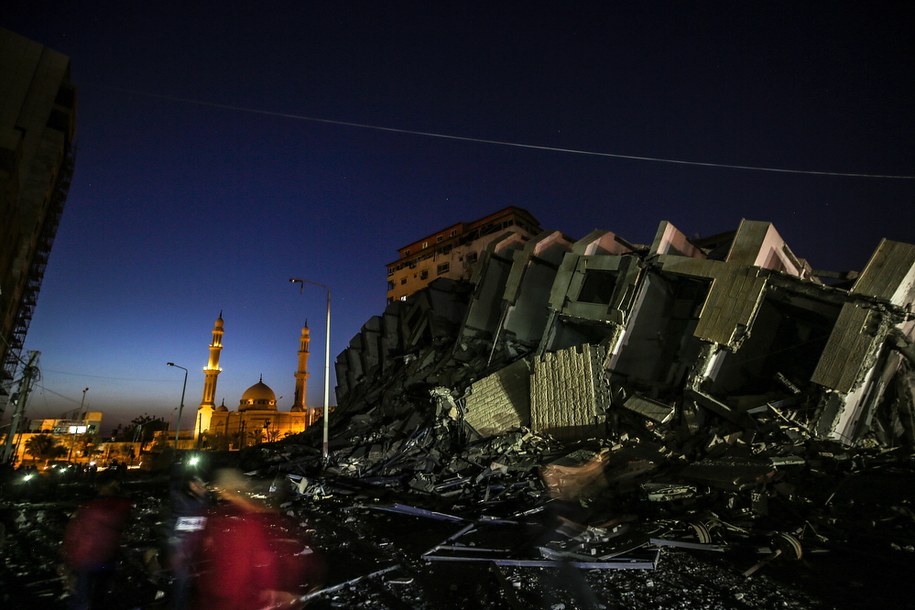 Zniszczona wieża Hanadi po izraelskim nalocie na Strefę Gazy /MOHAMMED SABER  /PAP/EPA