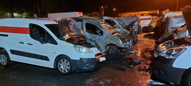 Zniszczone auta Poczty Polskiej /Państwowa Straż Pożarna