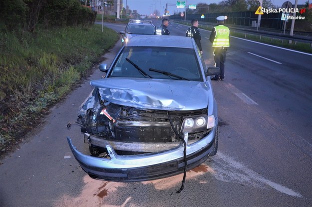 Zniszczone auto /Policja