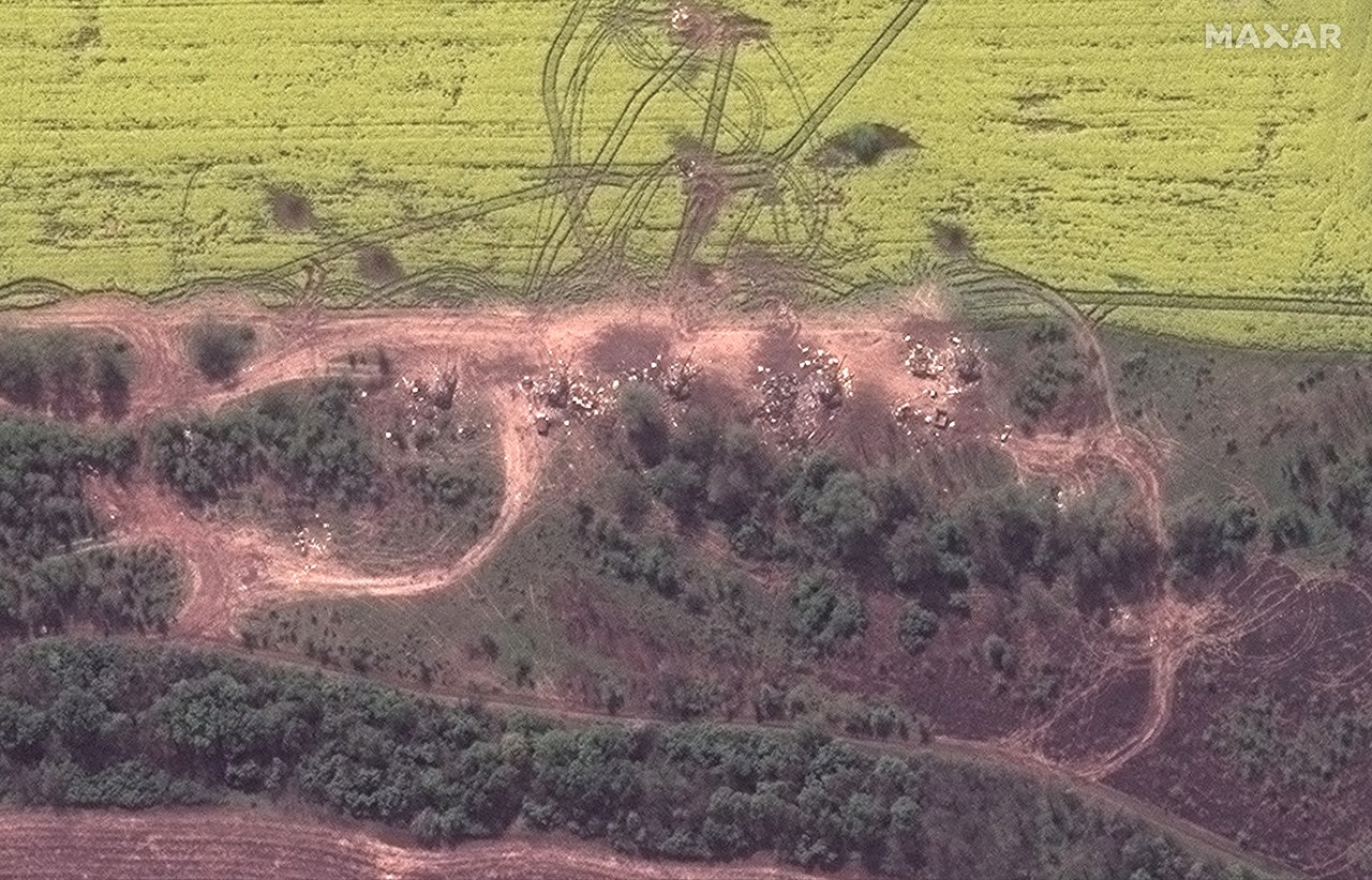 Zniszczone budynki i sprzęt wojskowy. Zdjęcia satelitarne ze wschodu Ukrainy