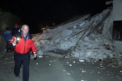 Zniszczone budynki po trzęsieniu ziemi we Włoszech