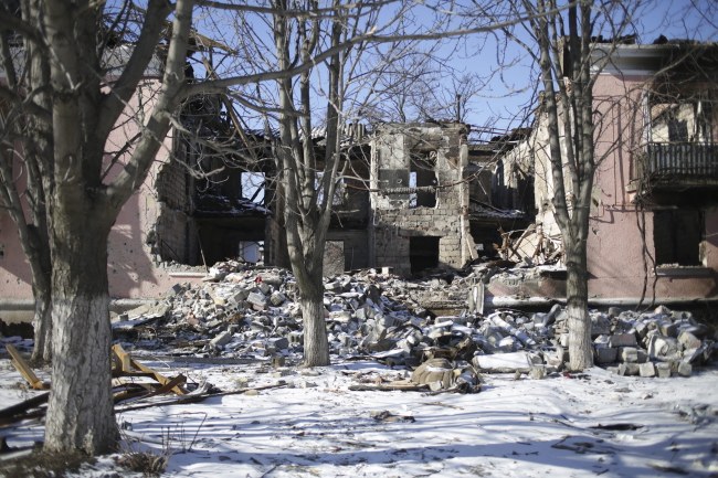 Zniszczone budynki w okolicach Debalcewe /PAP/EPA/ANASTASIA VLASOVA /PAP/EPA