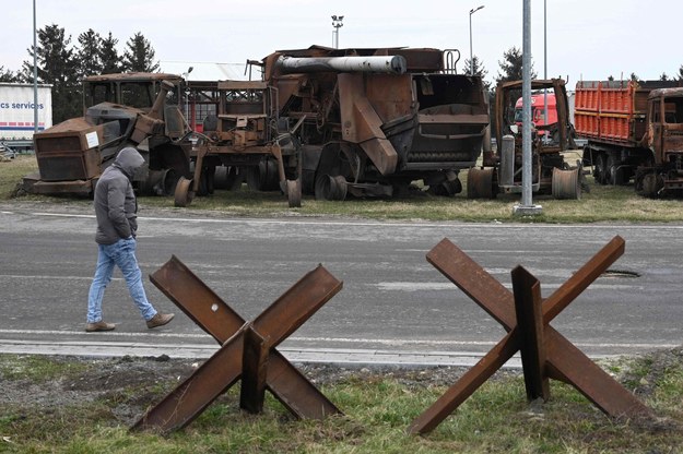 Zniszczone maszyny rolnicze w Krakowcu /YURIY DYACHYSHYN/AFP /East News