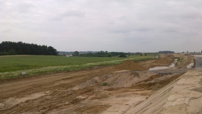 Zniszczone nasypy autostrady A1