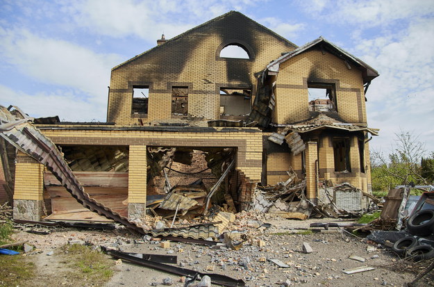 Zniszczone okolice Charkowa /SERGEY KOZLOV /PAP/EPA