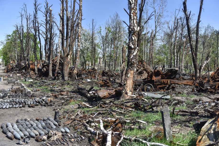 Zniszczone rosyjskie sprzęty wojskowe /OLEG PETRASYUK /PAP/EPA