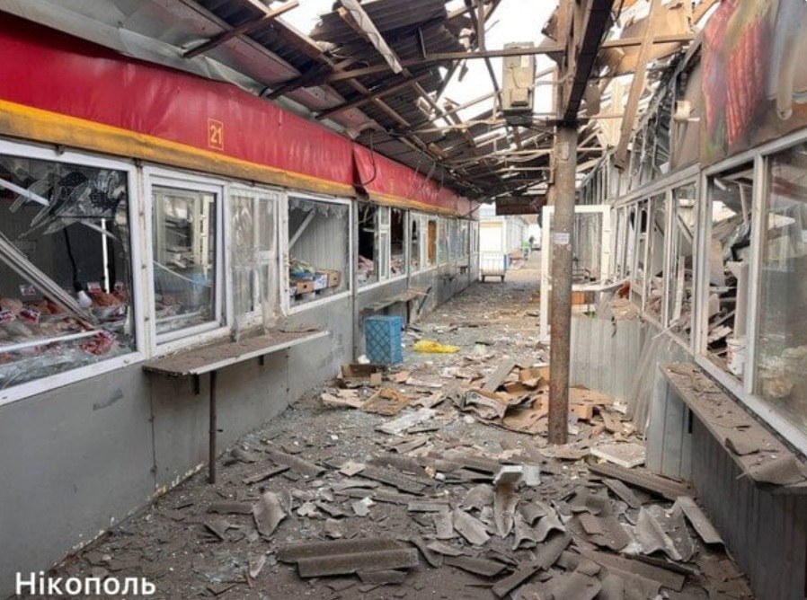 Zniszczone targowisko w Nikopolu po rosyjskim ataku, 4 kwietnia 2026 roku /Mykoła Łukaszuk, przewodniczący Rady Obwodu Dniepropietrowskiego, Telegram /