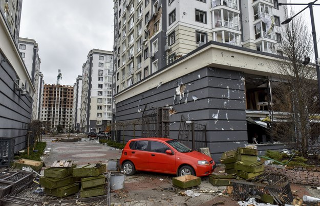 Zniszczone ulice Kijowa /OLEG PETRASYUK /PAP/EPA