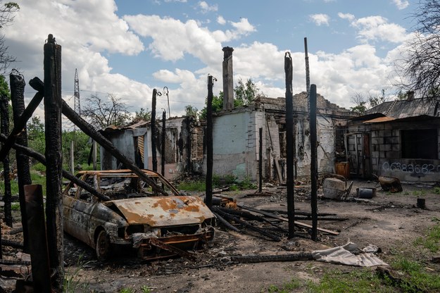 Zniszczone w wyniku ataku rosyjskich wojsk domy mieszkańców Irpienia. /Viacheslav Ratynskyi /PAP