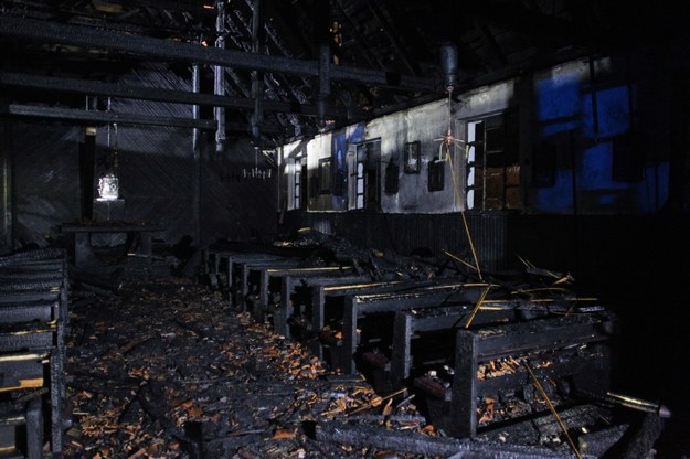 Zniszczone wnętrze kościoła /Piotr Wittman /PAP