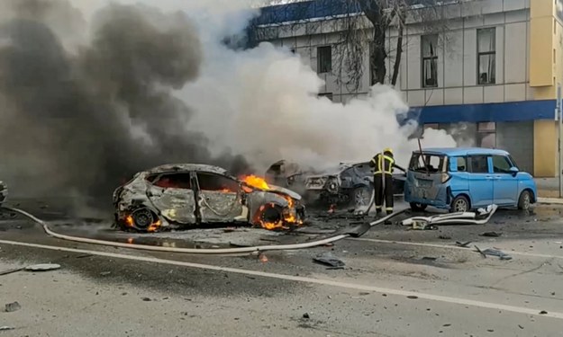 Zniszczone zostały m.in. samochody /RUSSIAN EMERGENCIES MINISTRY HANDOUT /PAP/EPA