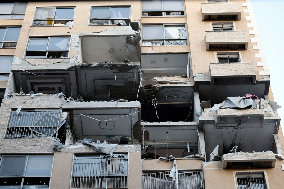 Zniszczony blok mieszkalny w Bejrucie po ataku Izraela /WAEL HAMZEH /PAP