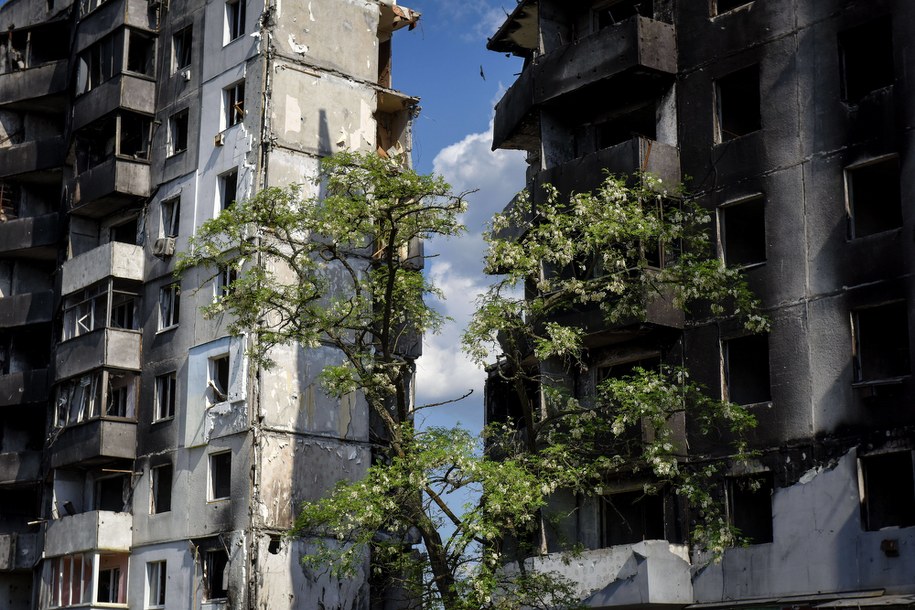 Zniszczony blok w Borodziance /OLEG PETRASYUK /PAP/EPA