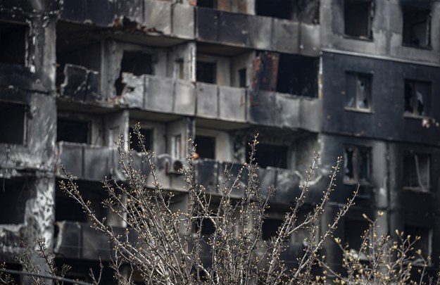 Zniszczony blok w Mariupolu /Sergei Ilnitsky /PAP/EPA