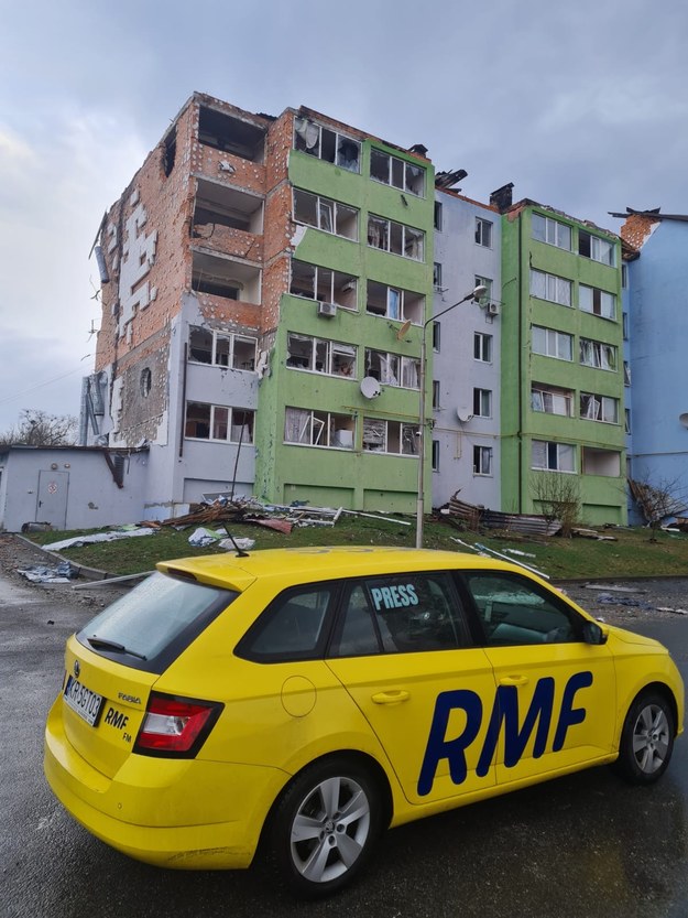 Zniszczony blok w miejscowości Buzowaja /Mateusz Chłystun /RMF FM