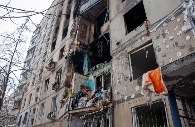Zniszczony budynek mieszkalny w Charkowie /VASYL ZHLOBSKY /PAP/EPA