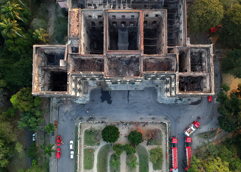 Zniszczony budynek Muzeum Narodowego w Rio de Janeiro /AFP