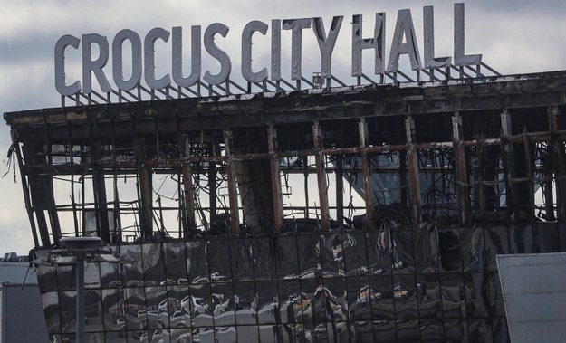 Zniszczony budynek sali koncertowej Crocus City Hall /MAXIM SHIPENKOV    /PAP/EPA