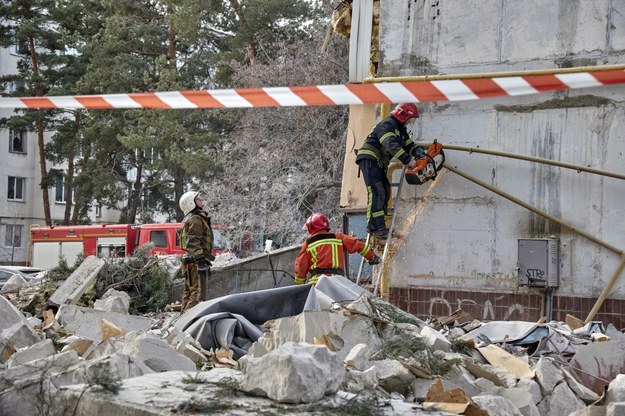 Zniszczony budynek w Charkowie /SERGIY KOZLOV /PAP/EPA