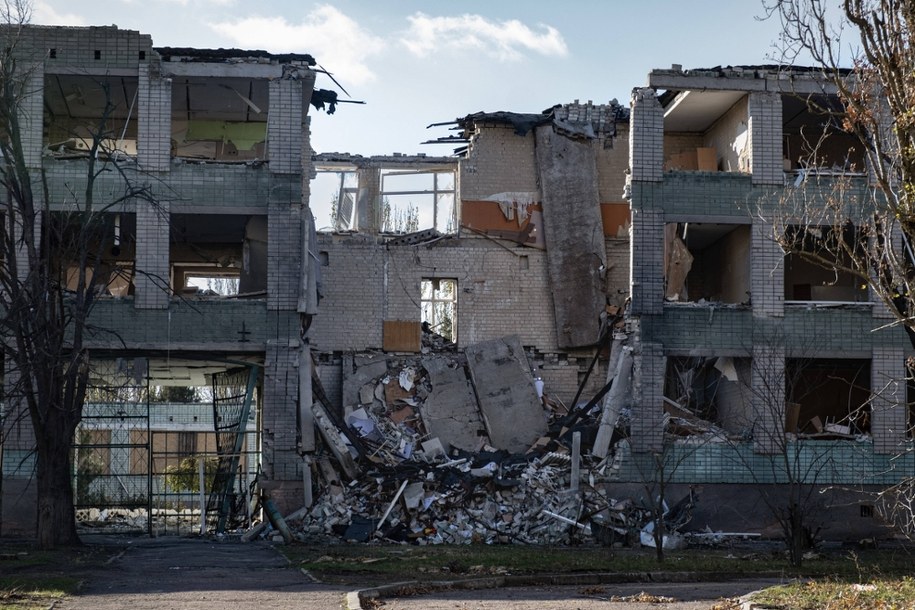 Zniszczony budynek w Chersoniu, listopad 2024 r. /Maria Senovilla /PAP/EPA