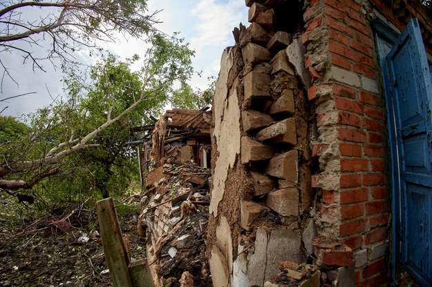 Zniszczony budynek w Czuhujewie /SERGEY KOZLOV /PAP/EPA