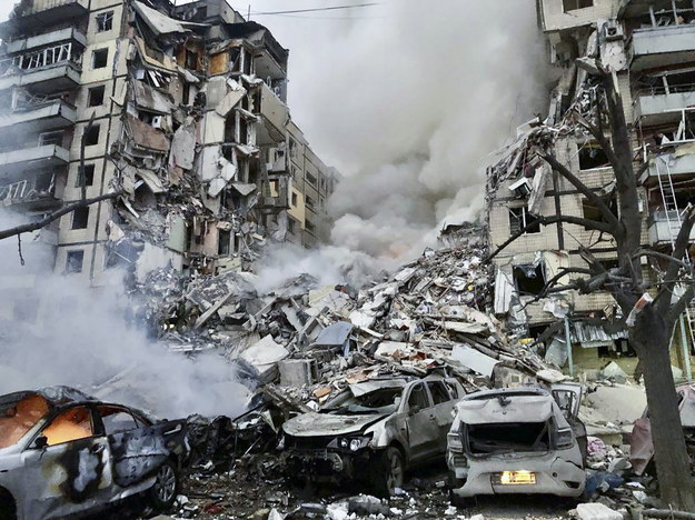 Zniszczony budynek w Dnieprze po rosyjskim ataku /DNIPROPETROVSK REGIONAL MILITARY ADMINISTRATION HANDOUT /PAP/EPA