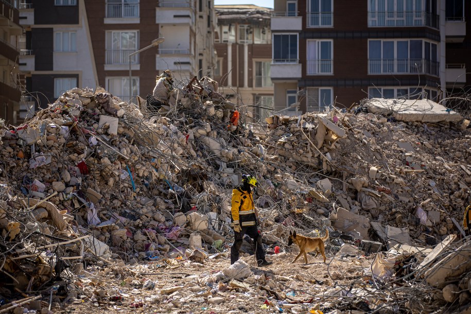 Zniszczony budynek w Hatay na zdjęciu ilustracyjnym /Martin Divisek /PAP/EPA
