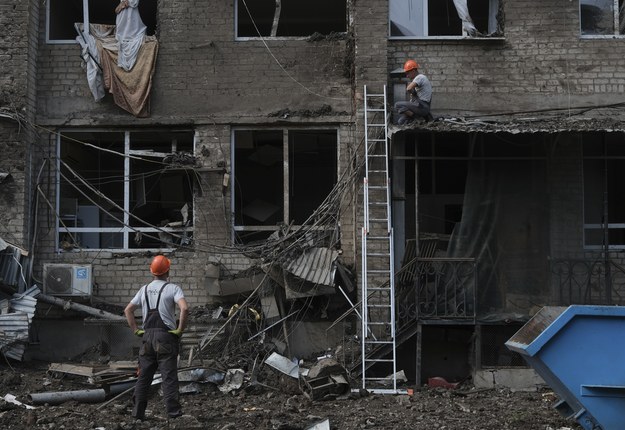 Zniszczony budynek w Kramatorsku /SERGEY SHESTAK /PAP/EPA