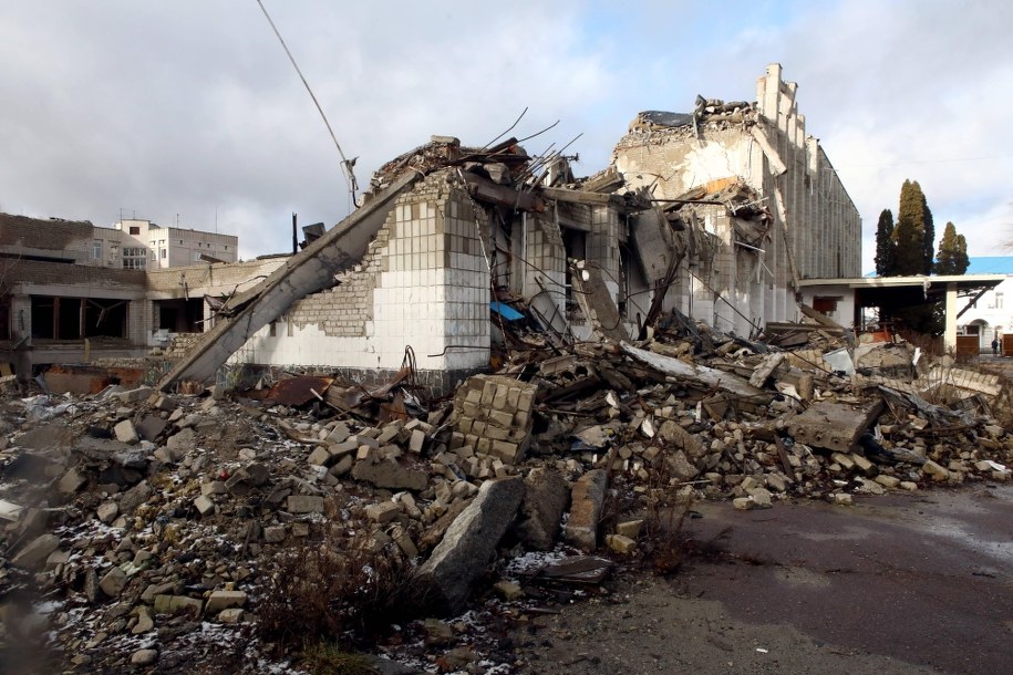 Zniszczony budynek w Żytomierzu na zdjęciu z 5 lutego br. /Volodymyr Tarasov / Avalon /PAP/AVALON