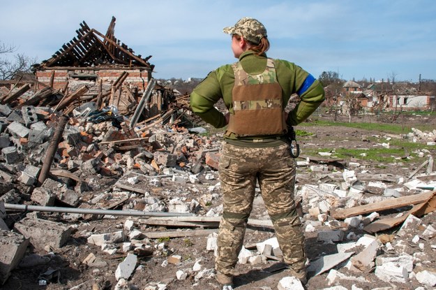 Zniszczony dom po rosyjskim ostrzale w rejonie Charkowa /PRESIDENTIAL PRESS SERVICE / HANDOUT /PAP/EPA