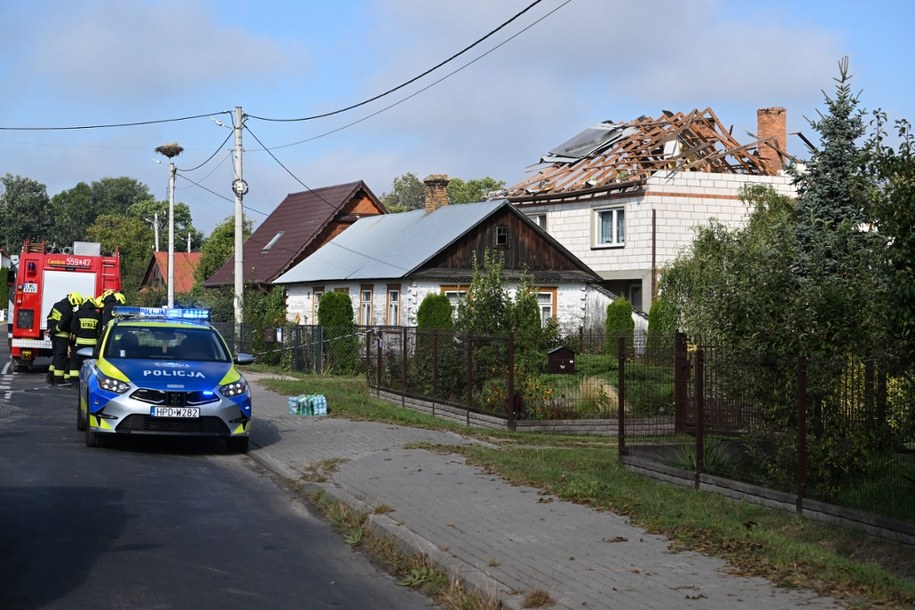 Zniszczony dom w miejscowości Wyryki Wola /Wojtek Jargiło /PAP