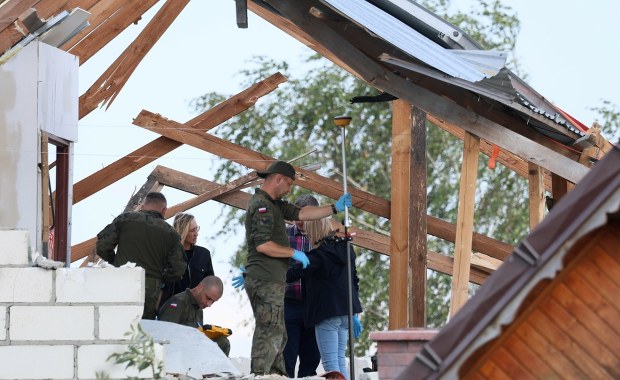 Zniszczony dom w Wyrykach zostanie odbudowany. Kto za to zapłaci?