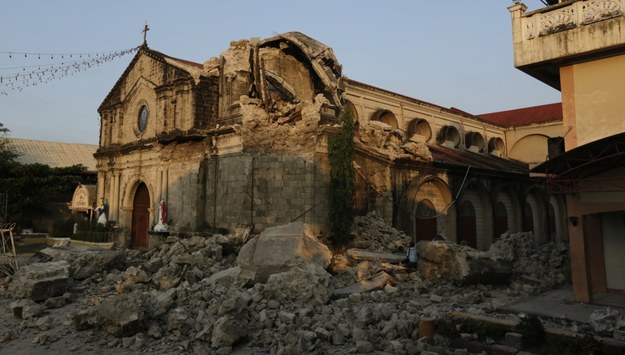 Zniszczony kościół na Filipinach /EPA/FRANCIS R. MALASIG /PAP/EPA